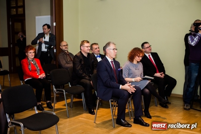 Zdjęcie w galerii na portalu naszraciborz.pl: Władysław Mołdrzyk z nagrodą animatora kultury. Hanna Banaszak na finał Palm Jazz wiadomości z regionu