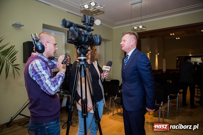 Zdjęcie w galerii na portalu naszraciborz.pl: Władysław Mołdrzyk z nagrodą animatora kultury. Hanna Banaszak na finał Palm Jazz wiadomości z regionu