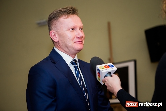 Zdjęcie w galerii na portalu naszraciborz.pl: Władysław Mołdrzyk z nagrodą animatora kultury. Hanna Banaszak na finał Palm Jazz wiadomości z regionu