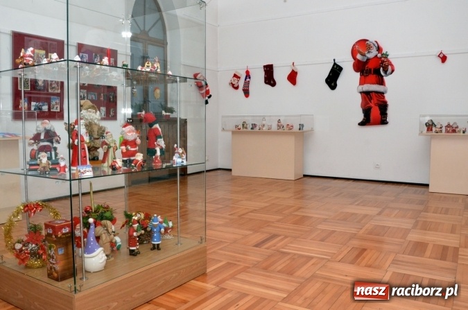 Zdjęcie w galerii na portalu naszraciborz.pl: Gdzie jest święty Mikołaj? Nowa wystawa od wczoraj w raciborskim Muzeum wiadomości z regionu