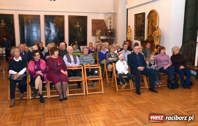 Zdjęcie w galerii na portalu naszraciborz.pl: Gdzie jest święty Mikołaj? Nowa wystawa od wczoraj w raciborskim Muzeum wiadomości z regionu