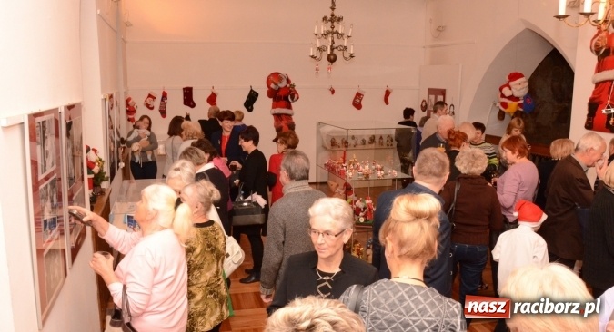 Zdjęcie w galerii na portalu naszraciborz.pl: Gdzie jest święty Mikołaj? Nowa wystawa od wczoraj w raciborskim Muzeum wiadomości z regionu