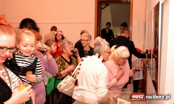Zdjęcie w galerii na portalu naszraciborz.pl: Gdzie jest święty Mikołaj? Nowa wystawa od wczoraj w raciborskim Muzeum wiadomości z regionu