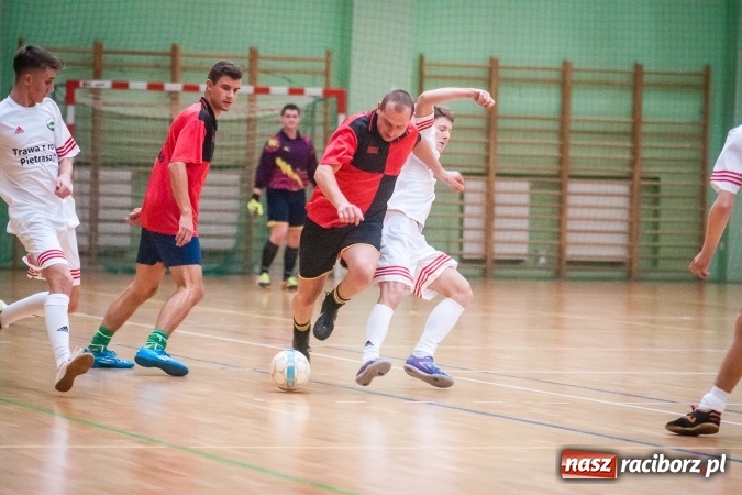 Zdjęcie w galerii na portalu naszraciborz.pl: Sobotni wieczór z HLPN. Grała druga liga. Piękny Trawnik lepszy od Stolarni, Max-Fit Baborów zdeklasował Amatorów wiadomości z regionu