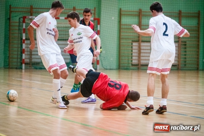 Zdjęcie w galerii na portalu naszraciborz.pl: Sobotni wieczór z HLPN. Grała druga liga. Piękny Trawnik lepszy od Stolarni, Max-Fit Baborów zdeklasował Amatorów wiadomości z regionu