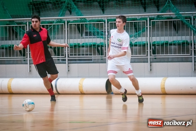 Zdjęcie w galerii na portalu naszraciborz.pl: Sobotni wieczór z HLPN. Grała druga liga. Piękny Trawnik lepszy od Stolarni, Max-Fit Baborów zdeklasował Amatorów wiadomości z regionu