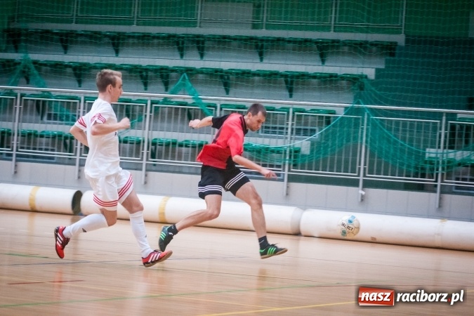 Zdjęcie w galerii na portalu naszraciborz.pl: Sobotni wieczór z HLPN. Grała druga liga. Piękny Trawnik lepszy od Stolarni, Max-Fit Baborów zdeklasował Amatorów wiadomości z regionu