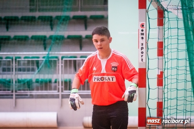 Zdjęcie w galerii na portalu naszraciborz.pl: Sobotni wieczór z HLPN. Grała druga liga. Piękny Trawnik lepszy od Stolarni, Max-Fit Baborów zdeklasował Amatorów wiadomości z regionu