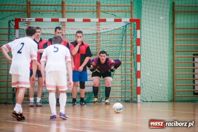 Zdjęcie w galerii na portalu naszraciborz.pl: Sobotni wieczór z HLPN. Grała druga liga. Piękny Trawnik lepszy od Stolarni, Max-Fit Baborów zdeklasował Amatorów wiadomości z regionu