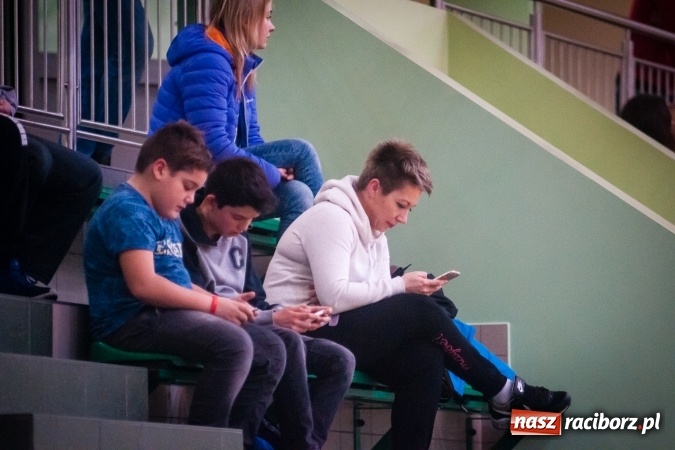 Zdjęcie w galerii na portalu naszraciborz.pl: Sobotni wieczór z HLPN. Grała druga liga. Piękny Trawnik lepszy od Stolarni, Max-Fit Baborów zdeklasował Amatorów wiadomości z regionu