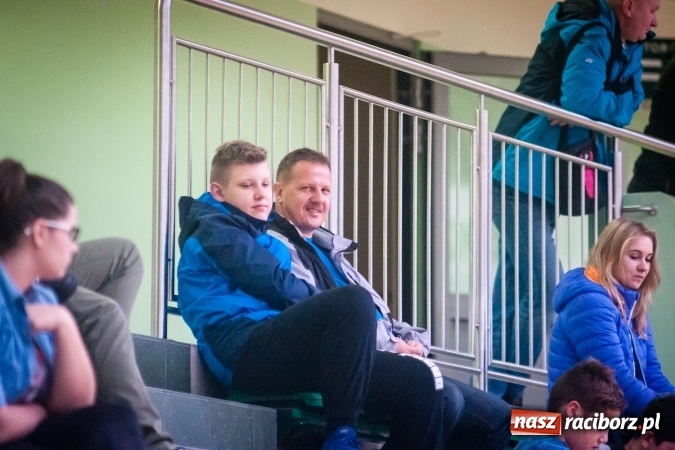 Zdjęcie w galerii na portalu naszraciborz.pl: Sobotni wieczór z HLPN. Grała druga liga. Piękny Trawnik lepszy od Stolarni, Max-Fit Baborów zdeklasował Amatorów wiadomości z regionu