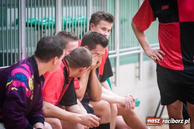 Zdjęcie w galerii na portalu naszraciborz.pl: Sobotni wieczór z HLPN. Grała druga liga. Piękny Trawnik lepszy od Stolarni, Max-Fit Baborów zdeklasował Amatorów wiadomości z regionu