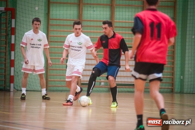 Zdjęcie w galerii na portalu naszraciborz.pl: Sobotni wieczór z HLPN. Grała druga liga. Piękny Trawnik lepszy od Stolarni, Max-Fit Baborów zdeklasował Amatorów wiadomości z regionu