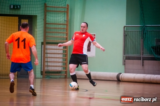 Zdjęcie w galerii na portalu naszraciborz.pl: Sobotni wieczór z HLPN. Grała druga liga. Piękny Trawnik lepszy od Stolarni, Max-Fit Baborów zdeklasował Amatorów wiadomości z regionu