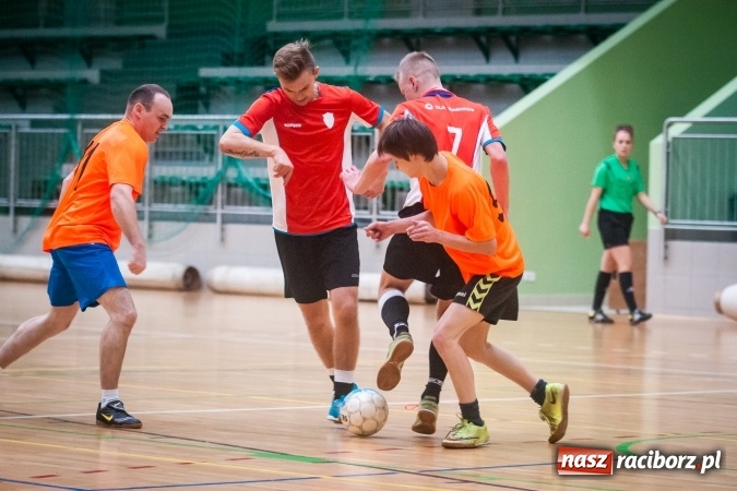 Zdjęcie w galerii na portalu naszraciborz.pl: Sobotni wieczór z HLPN. Grała druga liga. Piękny Trawnik lepszy od Stolarni, Max-Fit Baborów zdeklasował Amatorów wiadomości z regionu