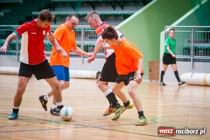 Zdjęcie w galerii na portalu naszraciborz.pl: Sobotni wieczór z HLPN. Grała druga liga. Piękny Trawnik lepszy od Stolarni, Max-Fit Baborów zdeklasował Amatorów wiadomości z regionu