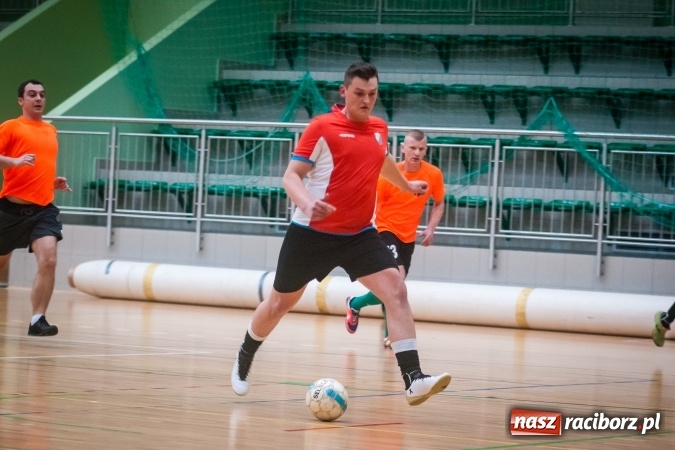 Zdjęcie w galerii na portalu naszraciborz.pl: Sobotni wieczór z HLPN. Grała druga liga. Piękny Trawnik lepszy od Stolarni, Max-Fit Baborów zdeklasował Amatorów wiadomości z regionu