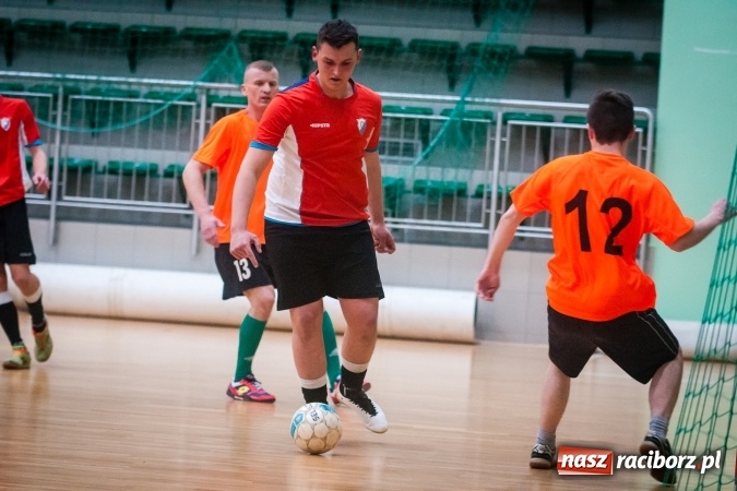 Zdjęcie w galerii na portalu naszraciborz.pl: Sobotni wieczór z HLPN. Grała druga liga. Piękny Trawnik lepszy od Stolarni, Max-Fit Baborów zdeklasował Amatorów wiadomości z regionu