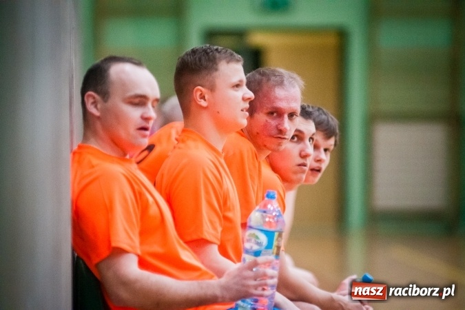 Zdjęcie w galerii na portalu naszraciborz.pl: Sobotni wieczór z HLPN. Grała druga liga. Piękny Trawnik lepszy od Stolarni, Max-Fit Baborów zdeklasował Amatorów wiadomości z regionu