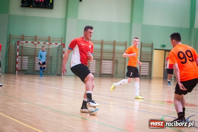 Zdjęcie w galerii na portalu naszraciborz.pl: Sobotni wieczór z HLPN. Grała druga liga. Piękny Trawnik lepszy od Stolarni, Max-Fit Baborów zdeklasował Amatorów wiadomości z regionu