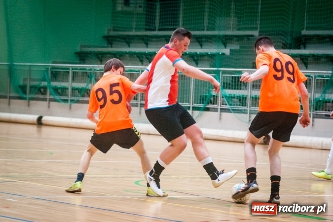 Zdjęcie w galerii na portalu naszraciborz.pl: Sobotni wieczór z HLPN. Grała druga liga. Piękny Trawnik lepszy od Stolarni, Max-Fit Baborów zdeklasował Amatorów wiadomości z regionu