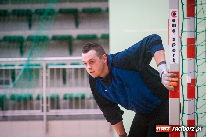 Zdjęcie w galerii na portalu naszraciborz.pl: Sobotni wieczór z HLPN. Grała druga liga. Piękny Trawnik lepszy od Stolarni, Max-Fit Baborów zdeklasował Amatorów wiadomości z regionu