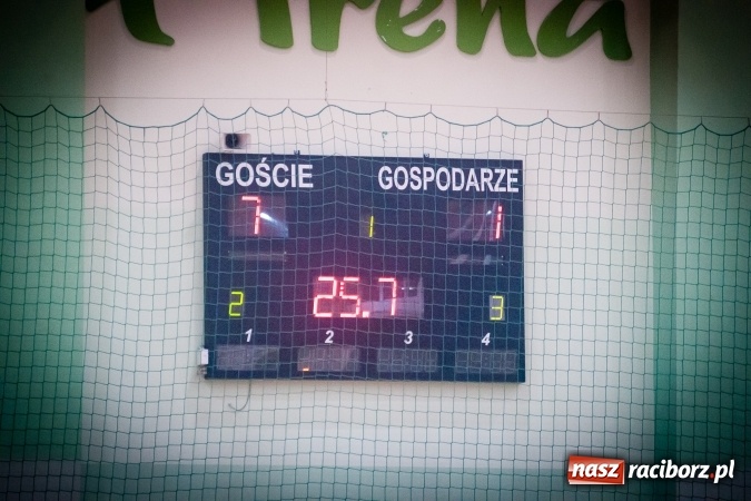 Zdjęcie w galerii na portalu naszraciborz.pl: Sobotni wieczór z HLPN. Grała druga liga. Piękny Trawnik lepszy od Stolarni, Max-Fit Baborów zdeklasował Amatorów wiadomości z regionu