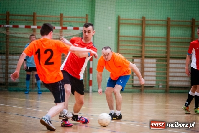 Zdjęcie w galerii na portalu naszraciborz.pl: Sobotni wieczór z HLPN. Grała druga liga. Piękny Trawnik lepszy od Stolarni, Max-Fit Baborów zdeklasował Amatorów wiadomości z regionu