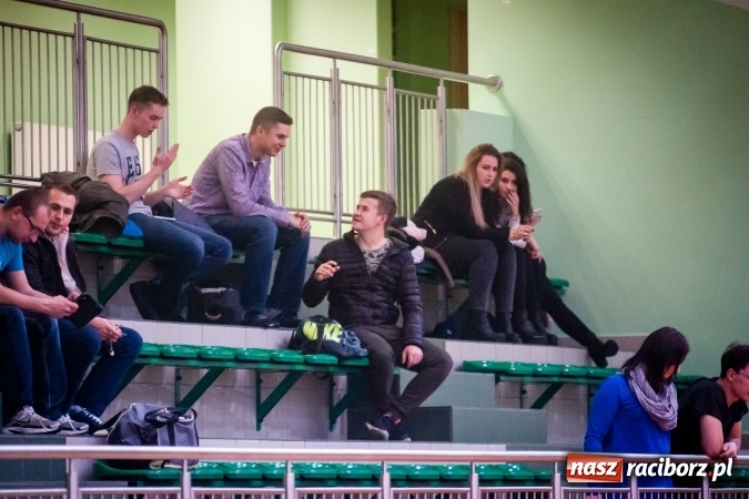 Zdjęcie w galerii na portalu naszraciborz.pl: Sobotni wieczór z HLPN. Grała druga liga. Piękny Trawnik lepszy od Stolarni, Max-Fit Baborów zdeklasował Amatorów wiadomości z regionu