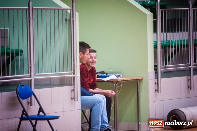 Zdjęcie w galerii na portalu naszraciborz.pl: Sobotni wieczór z HLPN. Grała druga liga. Piękny Trawnik lepszy od Stolarni, Max-Fit Baborów zdeklasował Amatorów wiadomości z regionu