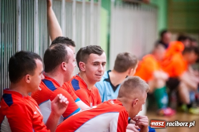 Zdjęcie w galerii na portalu naszraciborz.pl: Sobotni wieczór z HLPN. Grała druga liga. Piękny Trawnik lepszy od Stolarni, Max-Fit Baborów zdeklasował Amatorów wiadomości z regionu