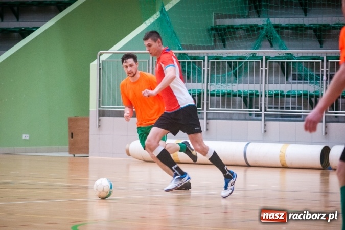 Zdjęcie w galerii na portalu naszraciborz.pl: Sobotni wieczór z HLPN. Grała druga liga. Piękny Trawnik lepszy od Stolarni, Max-Fit Baborów zdeklasował Amatorów wiadomości z regionu