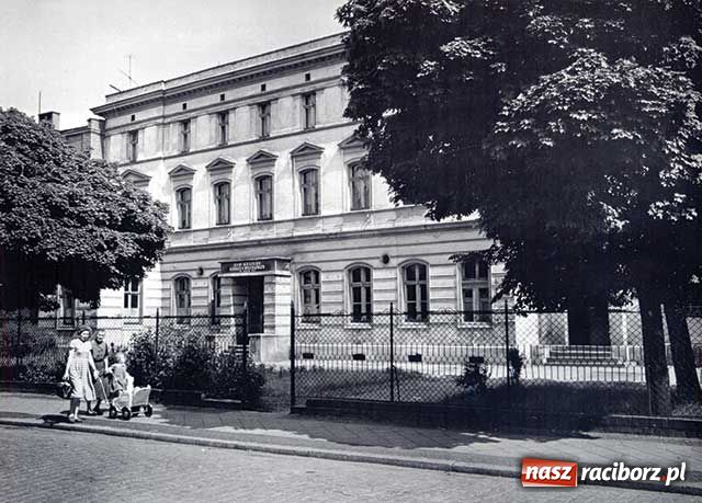 Zdjęcie w galerii na portalu naszraciborz.pl: Niezbędnik czasu PRL-u wiadomości z regionu