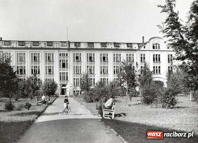 Zdjęcie w galerii na portalu naszraciborz.pl: Niezbędnik czasu PRL-u wiadomości z regionu