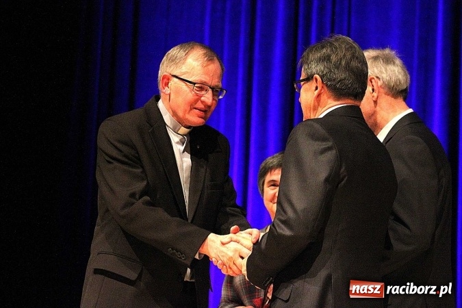 Zdjęcie w galerii na portalu naszraciborz.pl: UNITAS IN VERITATE - wręczono kolejne medale im. Ks. Prałata Stefana Pieczki wiadomości z regionu