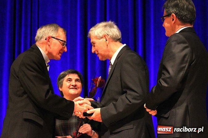 Zdjęcie w galerii na portalu naszraciborz.pl: UNITAS IN VERITATE - wręczono kolejne medale im. Ks. Prałata Stefana Pieczki wiadomości z regionu