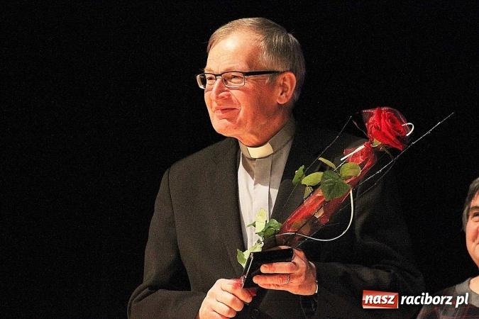 Zdjęcie w galerii na portalu naszraciborz.pl: UNITAS IN VERITATE - wręczono kolejne medale im. Ks. Prałata Stefana Pieczki wiadomości z regionu