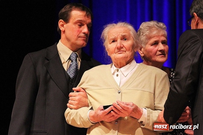 Zdjęcie w galerii na portalu naszraciborz.pl: UNITAS IN VERITATE - wręczono kolejne medale im. Ks. Prałata Stefana Pieczki wiadomości z regionu