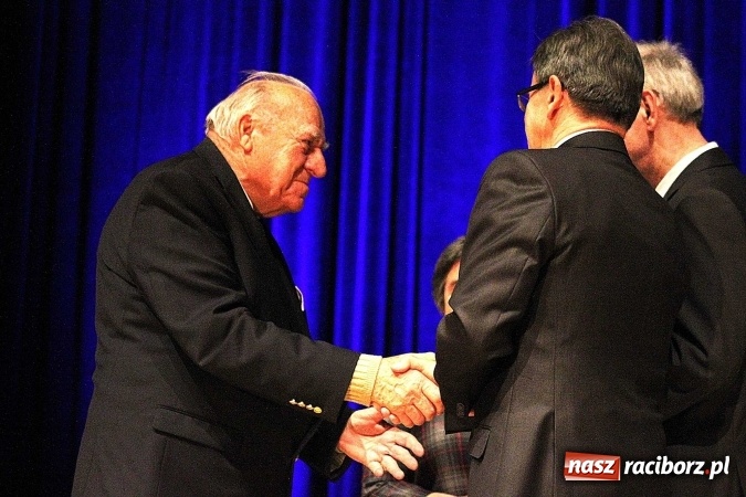 Zdjęcie w galerii na portalu naszraciborz.pl: UNITAS IN VERITATE - wręczono kolejne medale im. Ks. Prałata Stefana Pieczki wiadomości z regionu