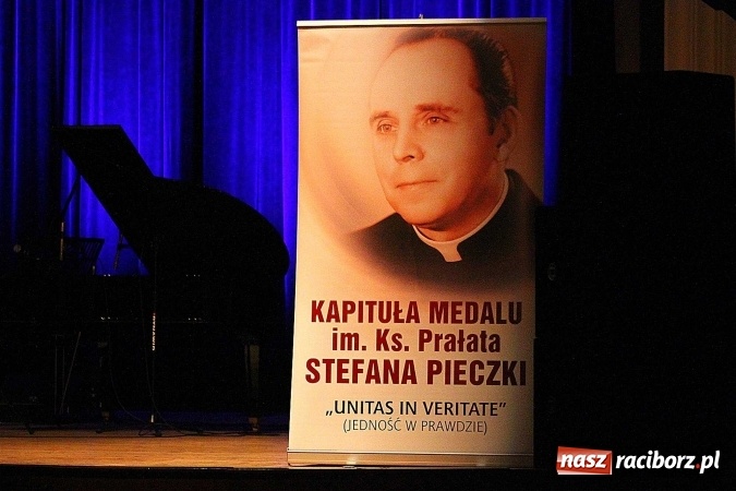 Zdjęcie w galerii na portalu naszraciborz.pl: UNITAS IN VERITATE - wręczono kolejne medale im. Ks. Prałata Stefana Pieczki wiadomości z regionu