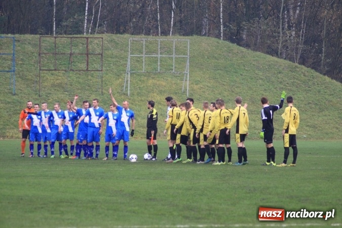 Zdjęcie w galerii na portalu naszraciborz.pl: Skromne zwycięstwo Nędzy w Łabędach na zakończenie rundy jesiennej wiadomości z regionu