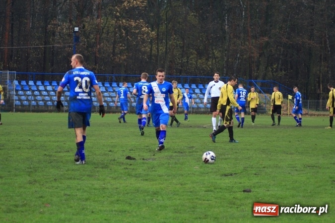 Zdjęcie w galerii na portalu naszraciborz.pl: Skromne zwycięstwo Nędzy w Łabędach na zakończenie rundy jesiennej wiadomości z regionu