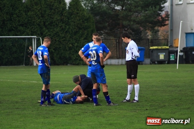 Zdjęcie w galerii na portalu naszraciborz.pl: Skromne zwycięstwo Nędzy w Łabędach na zakończenie rundy jesiennej wiadomości z regionu