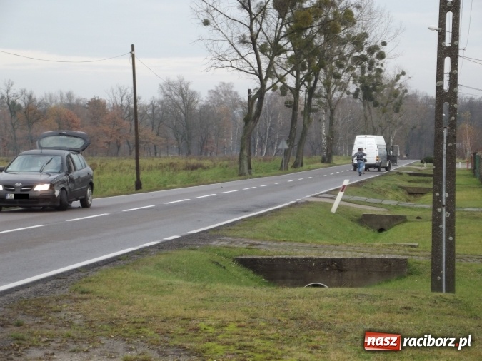 Zdjęcie w galerii na portalu naszraciborz.pl: Kolizja nissana z samochodem dostawczym na trasie Racib&oacute;rz - Rudy wiadomości z regionu