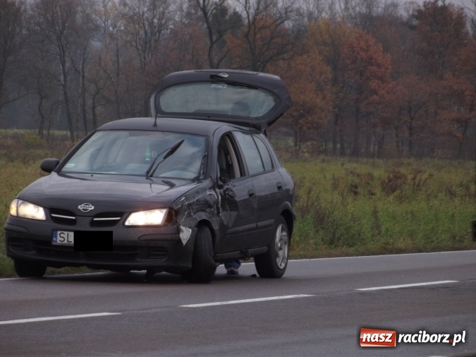 Zdjęcie w galerii na portalu naszraciborz.pl: Kolizja nissana z samochodem dostawczym na trasie Racib&oacute;rz - Rudy wiadomości z regionu