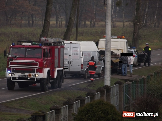 Zdjęcie w galerii na portalu naszraciborz.pl: Kolizja nissana z samochodem dostawczym na trasie Racib&oacute;rz - Rudy wiadomości z regionu