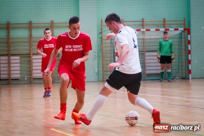 Zdjęcie w galerii na portalu naszraciborz.pl: Niedzielny maraton futsalu w Arenie Rafako wiadomości z regionu