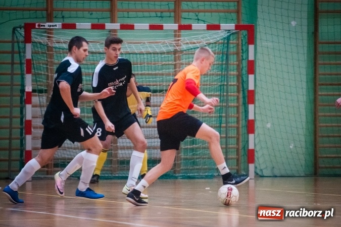 Zdjęcie w galerii na portalu naszraciborz.pl: Niedzielny maraton futsalu w Arenie Rafako wiadomości z regionu