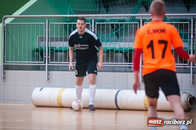 Zdjęcie w galerii na portalu naszraciborz.pl: Niedzielny maraton futsalu w Arenie Rafako wiadomości z regionu