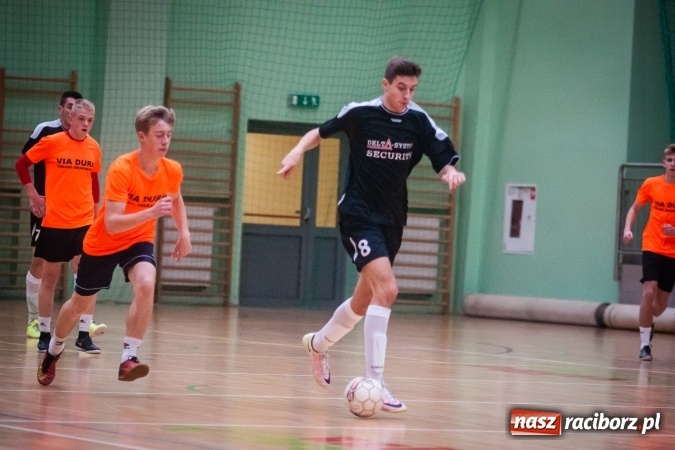 Zdjęcie w galerii na portalu naszraciborz.pl: Niedzielny maraton futsalu w Arenie Rafako wiadomości z regionu